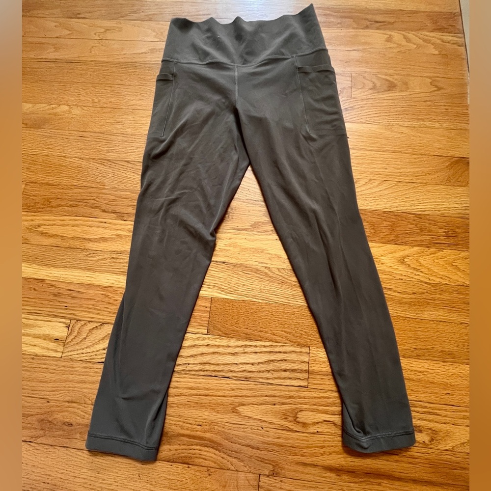 Athleta Salutation Stash Pocket 11 7/8 Tight Women’s Size S